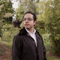 Hamza Lemssouguer auf seinem Bauernhof außerhalb von London.