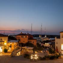 In den malerischen Gassen von Porto Cervo lässt es sich hervorragend flanieren.
