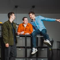 Passion für Technologie: Tobias Giger, Lander Van Breda und Ben Kayser (v.l.) vereinfachen mit ihrer Software die Kommunikation für Events.
