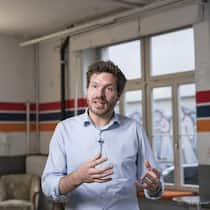 Co-Gründer und CEO Jan-Philip Schade hat mit dem Ausstieg aus dem Direktkunden-Business Kaspar& auf den Wachstumspfad geführt.