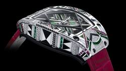 In der Kollektion RM HJ-01 von Richard Mille verschmelzen die Grenzen zwischen Gehäusearchitektur und Juwelierskunst vollständig.