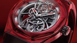 Vor wenigen Tagen präsentierte Girard-Perregaux die Laureato Absolute Light & Shade mit metallisiertem Saphirglasgehäuse. Die Laureato-Kollektion feiert 2025 ihr 50-Jahr-Jubiläum.