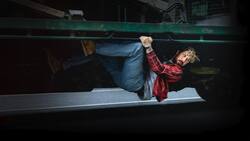 Ryan Gosling mit seiner Carrera bei einem wilden Stunt.