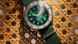 Das Neue an der neuen Doxa SUB 200 ist die einseitig drehbare Edelstahllünette mit poliertem Einsatz.