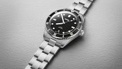 01 733 7795 4054-Set - Divers Date