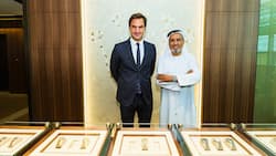 Roger Federer an der Eröffnung der weltgrössten Rolex-Boutique in der Dubai Mall: Mit Uhrenhändler Abdul Hamied Ahmed Seddiqi von der Seddiqi Holding.