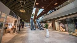 Die Mall of Switzerland hat in der Regel nur wenig Publikumsverkehr. Mit dem Einzug von Läden wie Zara, Stradivarius und Pull and Bear soll sich das ändern.