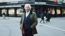Lizenz zum Geldverteilen: Urs Mühlebach vor dem Bucherer-Gebäude am Schwanenplatz in Luzern.