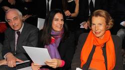 Die verstorbene L'Oréal-Erbin Liliane Bettencourt (r.), mit ihrer Tochter Françoise Bettencourt-Meyers und deren Mann (2012).