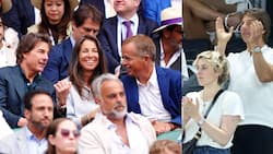 Wo Rolex ist, ist Tom Cruise: Links mit Jean-Frédéric Dufour und dessen Frau Anne-Carole am Tennisturnier von Wimbledon, rechts mit «Barbie»-Regisseurin Greta Gerwig an den Olympischen Spielen von Paris.