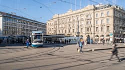 Nach dem Verkauf der meisten selbst gehaltenen Immobilien sind nur noch wenige Gebäude im Besitz der Bank. Ein Verkauf des Hauptsitzes am Paradeplatz (Bild) gilt als Tabu.