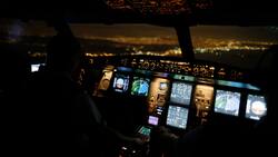 Im Cockpit der A340: Piloten klagen über Geldsorgen und Müdigkeit.