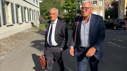Pierin Vincenz (r.) in Begleitung seines Anwalts Lorenz Erni am Dienstagmorgen auf dem Weg ins Gericht.