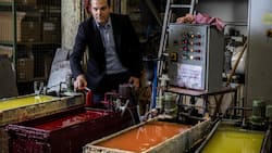 DER KERNPRODUZENT – NICHT GENUG PARAFFIN:«Neukunden können wir keine annehmen, wir sind froh, wenn wir wenigstens unsere Stammkunden einigermassen bedienen können»: Alain Balthasar von der Balthasar Group in Hochdorf LU, dem grössten Kerzenhersteller der Schweiz.