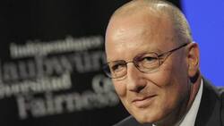 «In ein paar Jahren wird man über diese Debatte den Kopf schütteln», glaubt SRG-Chef Roger de Weck. (Bild: Keystone).