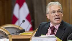Kämpft gegen zu hohe Saläre. Thomas Minder. (Bild: Keystone)