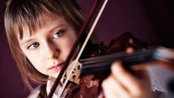 Wer Anne-Sophie Mutter nacheifern will, kann gar nicht früh genug anfangen; die Nachfrage nach mietbaren Kindergeigen boomt.