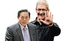 Vorteil Lee Kun-hee (l.): Samsung ist derzeit an der Börse günstiger bewertet als Tim Cooks Apple.
