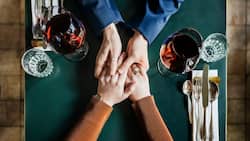 Beim nächsten romantischen Dinner könnten Sie über Finanzen reden. Denn: Differenzen in Geldangelegenheiten zählen zu den häufigsten Gründen für eine Scheidung.