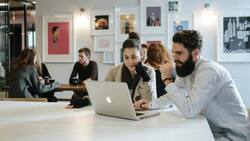 Auch Unternehmen neigen in Vorstellungsgesprächen zu Unwahrheiten. Der «Business Insider Deutschland» hat eine Übersicht erstellt. Besonders beliebt: «Wir wissen noch nicht, wie hoch wir den Job bezahlen werden.» Das ist entweder äusserst unwahrscheinlich oder sehr unprofessionell. Beides spricht gegen das Unternehmen.wework