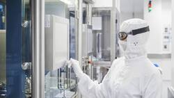 Waschprozess in einem Reinraum von Dätwyler