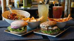 Hans-im-Glueck-Essen-Burger-Fast-Food.jpeg