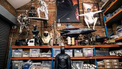 PRUNKSTÜCKE: Teile der Sammlung von Prop-Store-Gründer Stephen Lane, unter anderem der Batsuit, den Val Kilmer in «Batman Forever» (1995) trug, oder ein Modell des Raumshuttles aus dem Film «Armageddon» (1998).