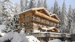 Warum nicht die Familie mit einem gemeinsamen Skiurlaub in Sir Richard Bransons Skihütte The Lodge in Verbier überraschen?