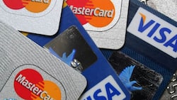 Für vieles zahlen wir mehr, als wir müssten – aus Unwissen oder Faulheit. Fünf häufige Kostenfallen und wie sich diese vermeiden lassen.KreditkarteTeuer und unnötig ist das Bargeld-Abheben mit der Kreditkarte, denn mit Maestro oder Postcard, die die meisten besitzen, lassen sich Zusatzkosten verhindern. Im Ausland und bei Onlineshops können Fremdwährungs- und Umrechnungsgebühren ein Schnäppchen schnell verderben. Bei häufigem Gebrauch lohnt sich dann etwa eine Euro-Kreditkarte.