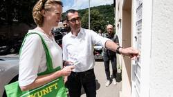 Klingeln: Die Grünen bei einem Hauswahlkampf an einer Haustür. Keystone