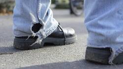 Was man im Assessment tun und lassen sollte:Das Erscheinungsbild:Don't: Kaputte Kleidung oder ungewaschene Haare machen keinen guten ersten Eindruck.