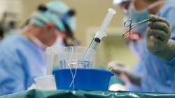 Ärzte: Die Krankenkassenprämien steigen 2017 überdurchschnittlich. Keystone