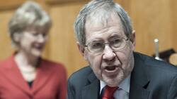 Hans Kaufmann: Stark im Parlament (im Hintergrund: Susanne Leutenegger Oberholzer), stark am Ball. (Bild: Keystone)