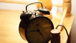 Wecker: Mit einem Alarm schläft es sich gelassener, meint der Experte.  L. Hejnak/CC/flickr