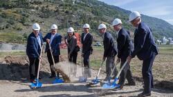 Lonza und Sanofi: Spatenstich in Visp für die neue Biopharmazeutika-Fabrik.Keystone