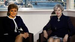 Nicola Sturgeon (l.) und Theresa May: Der harte Brexit-Kurs passt der Regierung in Edinburgh nicht.Keystone