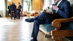 Interessenvertretung: Ein Lobbyist telefoniert in der Wandelhalle. Keystone