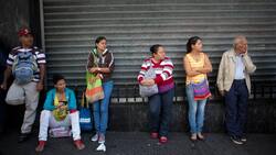 Warteschlange: Venezuelas Präsident hat den wirtschaftlichen Notstand ausgerufen. Keystone