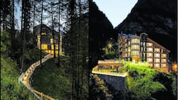 Zwei Ferienresorts mit Blick auf das Matterhorn.