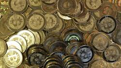 Bitcoin Tokens: Die digitale Währung soll in der Schweiz etabliert werden. (Bild: Keystone)