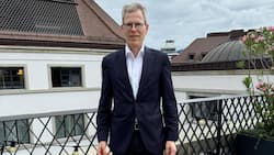 Thomas Sprecher studierte erst Germanistik und Philosophie, dann Recht. Er arbeitet als Rechtsanwalt bei der Wirtschaftskanzlei Niederer Kraft Frey und engagiert sich für den Stiftungsstandort Zürich.