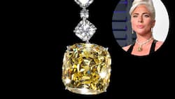 Der berühmte Tiffany-Diamant bringt 128,54 Karat auf die Waage. Sein Kissenschliff mit 82 Facetten wurde bewusst so gewählt: Dadurch kommt die gelbe Farbe des Diamanten am besten zur Geltung.
