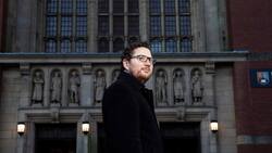 Nic Cheesman vor der Universität Birmingham: «Die Idee, dass die Demokratie nicht mehr überlegen ist, gewinnt an Bedeutung.»