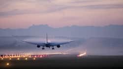 Flugzeug bei der Landung: Treibstoff-, Personal- und Wartungskosten befeuern die Ticketpreise.