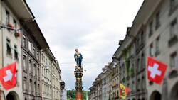 Identität: Man ist Zürcher, Berner oder Tessiner - und andererseits Europäer. Die Schweiz dazwischen verliert an Bindungskraft.