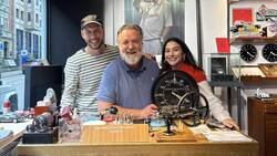 Unerwarteter Besuch in Zürich: Russell Crowe überraschte die Inhaber von Maurice de Mauriac in ihrem Uhrenatelier.