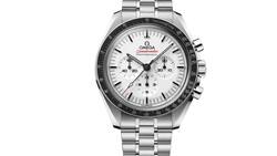 Omega Speedmaster Professional Die Moonwatch im 42-mm-Stahlgehäuse mit weissem Zifferblatt ist das neue und bislang hellste Kapitel in der Legende ohne Ende. 7700 Fr.