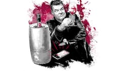 Man scannt mit der App das Etikett der Flasche, stellt diese in den Qelviq, und der kühlt oder wärmt den Wein auf die Idealtemperatur.