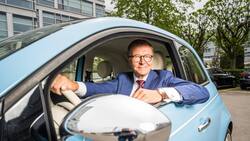 Fiat statt Bentley: Jörg Wolle fährt zum BILANZ-Gespräch vor.