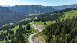 Der Riedbergpass, Deutschlands höchster Strassenpass, lockt Biker an.